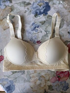 Lace-Trim Everyday T-Shirt Bra - Cream
